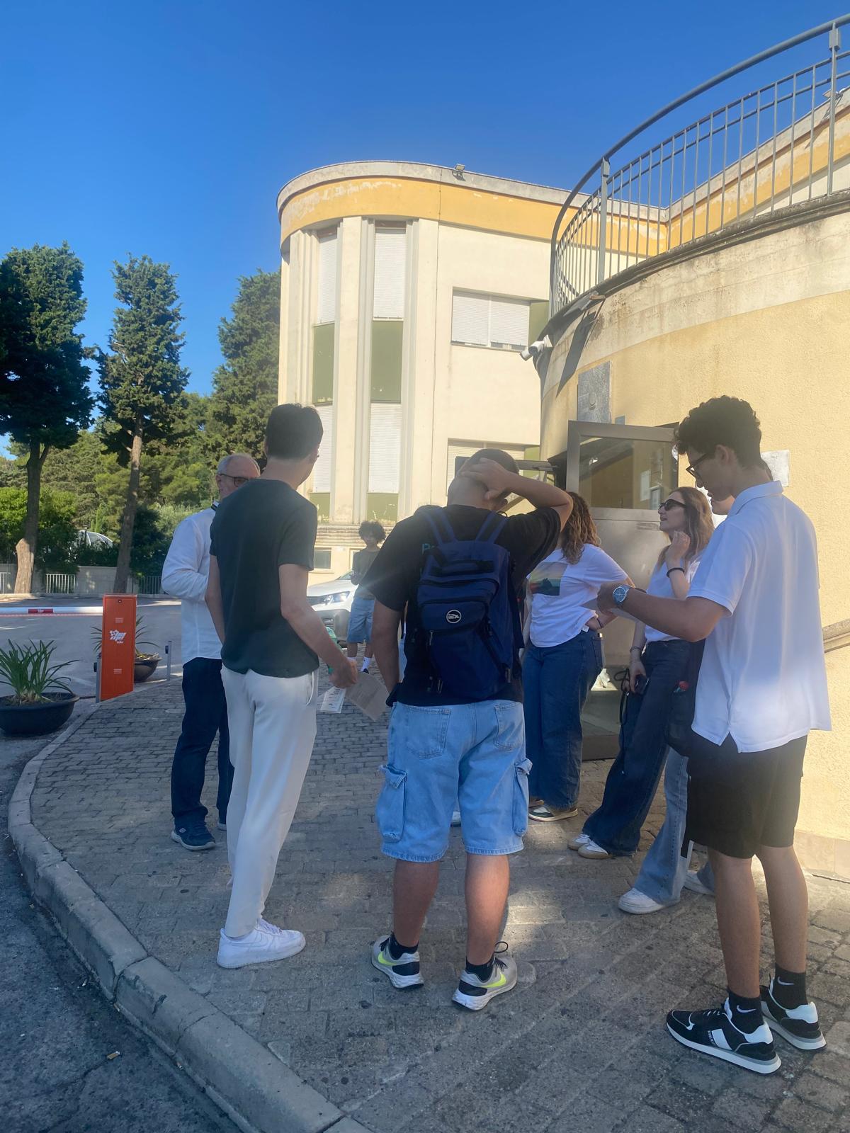 Ogni grande traguardo inizia con il coraggio di mettersi alla prova. I nostri studenti hanno affrontato un momento importante del loro percorso: gli esami Cambridge, dal livello A2 fino al C2.